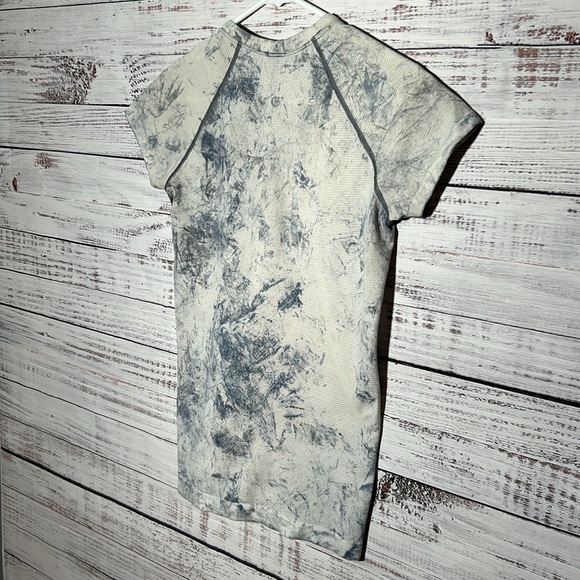 Lululemon Swiftly Tech Short Sleeve 2.0 MultiDye
Multi Dye White Grey Black 8 - Picture 17 of 17